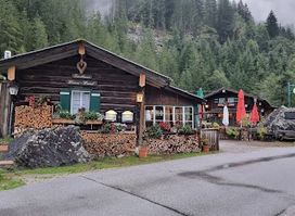 Weiße Wand Alm