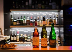 19 Bar & Shop
