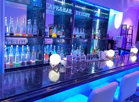 CAFE & BAR BRIGHT