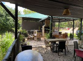 Lirios Coffee Bar & Grill