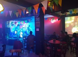 Warhol Bar Arte + Rock