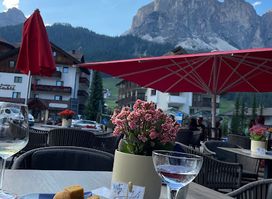 Iceberg Bar Restaurant Lounge