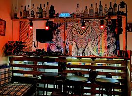 Retro Gate (vintage bar lounge)