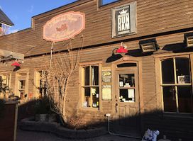 Brasserie Dunham / Pub & Boutique