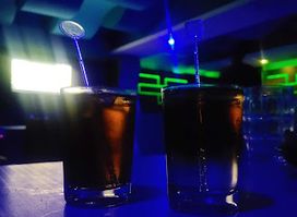 Showers Bar Hotel Vijay