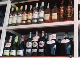Kalagedihena Wine Store