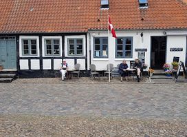 Den Skæve Bar