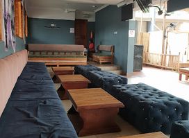 Ol' Lady Sports Bar & Lounge