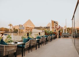 Sun Roof Lounge & Cafe