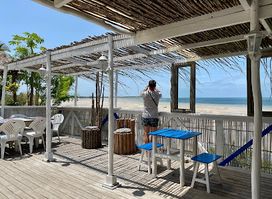 Johnson's Beach bar & Accomodation