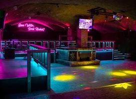 Hintóvölgye Retro Terasz, Club és Étterem