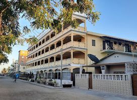 Menabe Hotel (얼음)