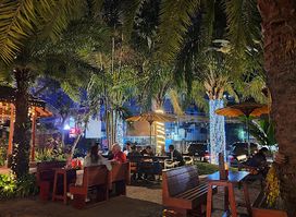 White Cottage Restaurant & Beer Garden