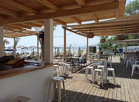 MOLOS the beach
