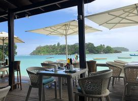 Del Place Restaurant