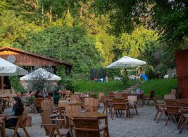 Jenaki's Bistro & Lounge