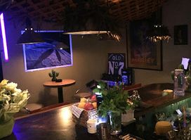 Pousse Bar(3F.Old's ライブand ディスコ)