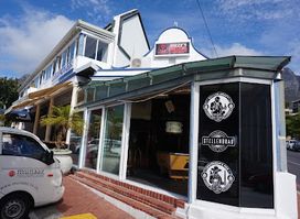 Dizzys Restaurant & Pub