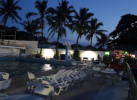 Le coelecanthe restaurant et piscine