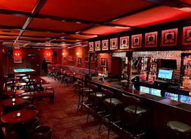 Lloyds pub