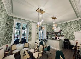 Chez Les Filles - Bar à Vin, Cocktails & Tapas