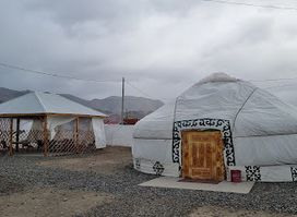 88 Tourist camp / Жуулчны бааз Баян Өлгий