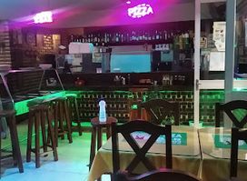 Johnnie's Bar y Restaurante