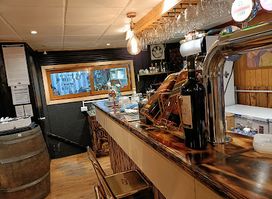 Retro Bar 83