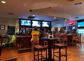 Fat Willy's University & Hawes Viewpoint Golf Resort