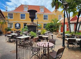 Restaurant & Café Gouverneur De Rouville
