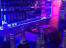 DEWILS LOUNGE & NITE CLUB