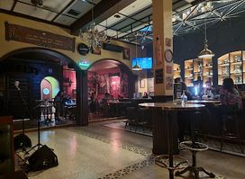 Hensman Grill & Bar
