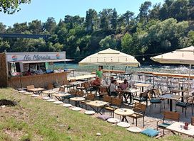 Na Moraču plažni bar