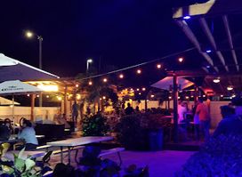 Tres Palos Bar & Grill
