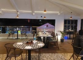 7 Grand Restaurant, Lounge & Bar