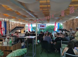 Garden caffe & cocktail bar