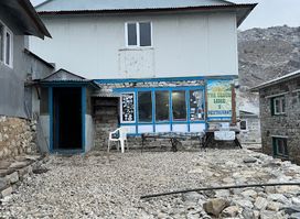 Above the cloud lodge and restaurant (Lobuche)