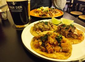 Van Der Cervecería y Taqueria