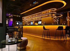 Maddox Lounge Bar