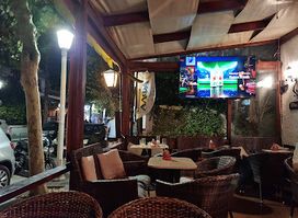 Johnny's Pub