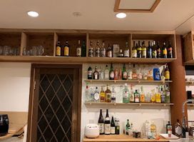 The Avenue - Restaurant & Bar