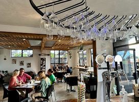 Catch 22 Cafe & Bar