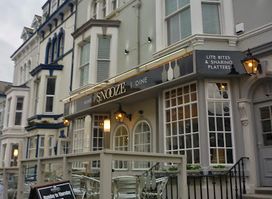 Snooze Wine Bar And Restaurant