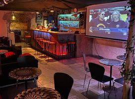 Lege bar & stage