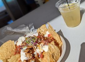 El Guacamayo Pool Bar & Grill