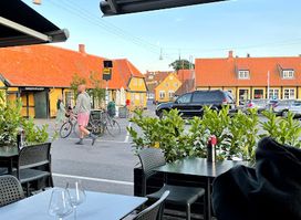 Vinøst wine bar & restaurant