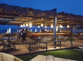 Riviera restobar