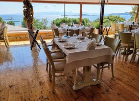 Athos Restaurant Bar