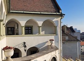 Viecha pod hradom