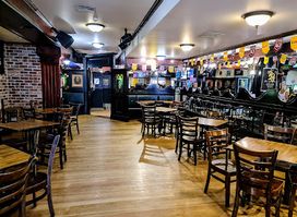 Waxy's Irish Pub and Skyline Roof Top Bar